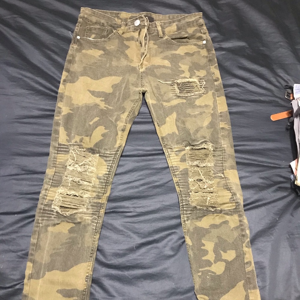 Men’s camo pants!